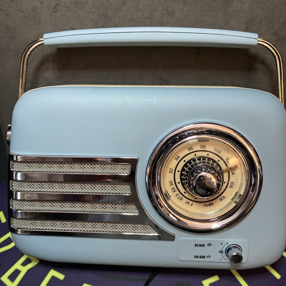 RETRO WIRELESS SPEAKER BLUETOOTH & FM RADIO Used Throwback Works Nice F1
